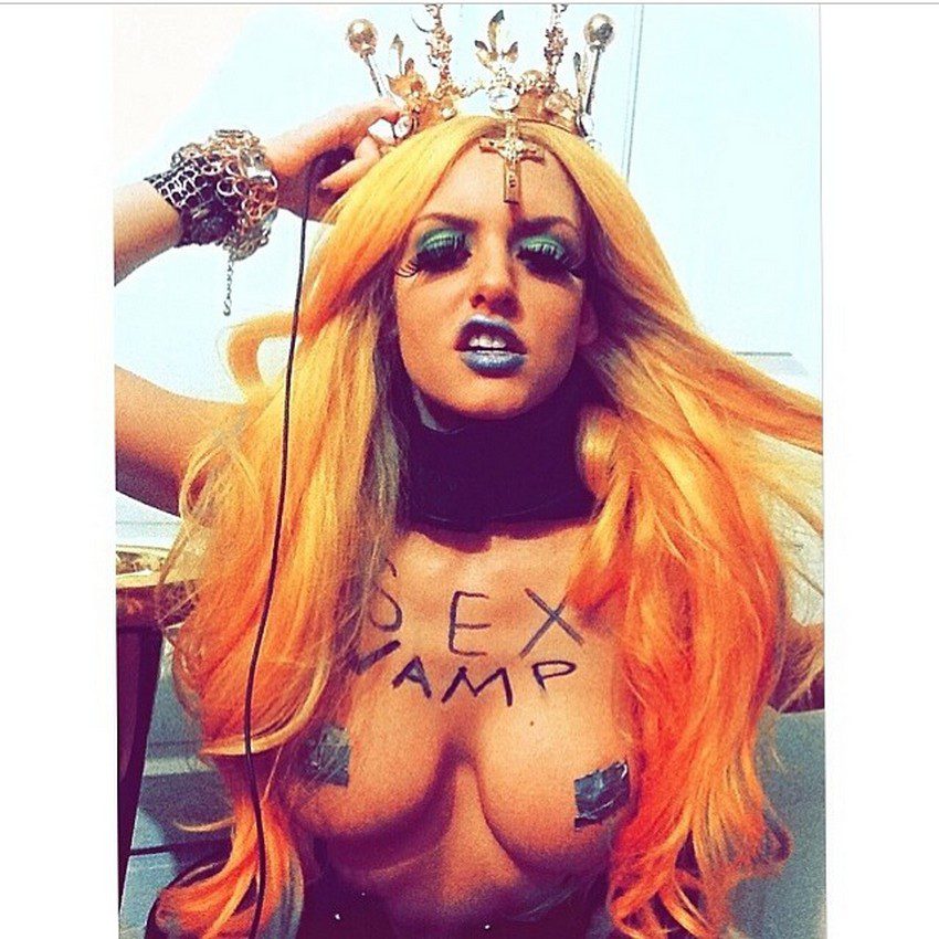 Gabi Grecko Topless 8