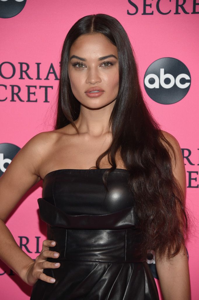 Shanina Shaik Hot (7 Photos) 3